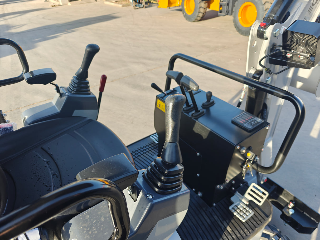 2024 M12 Pro Mini-Excavator 1.4 ton Yanmar Diesel