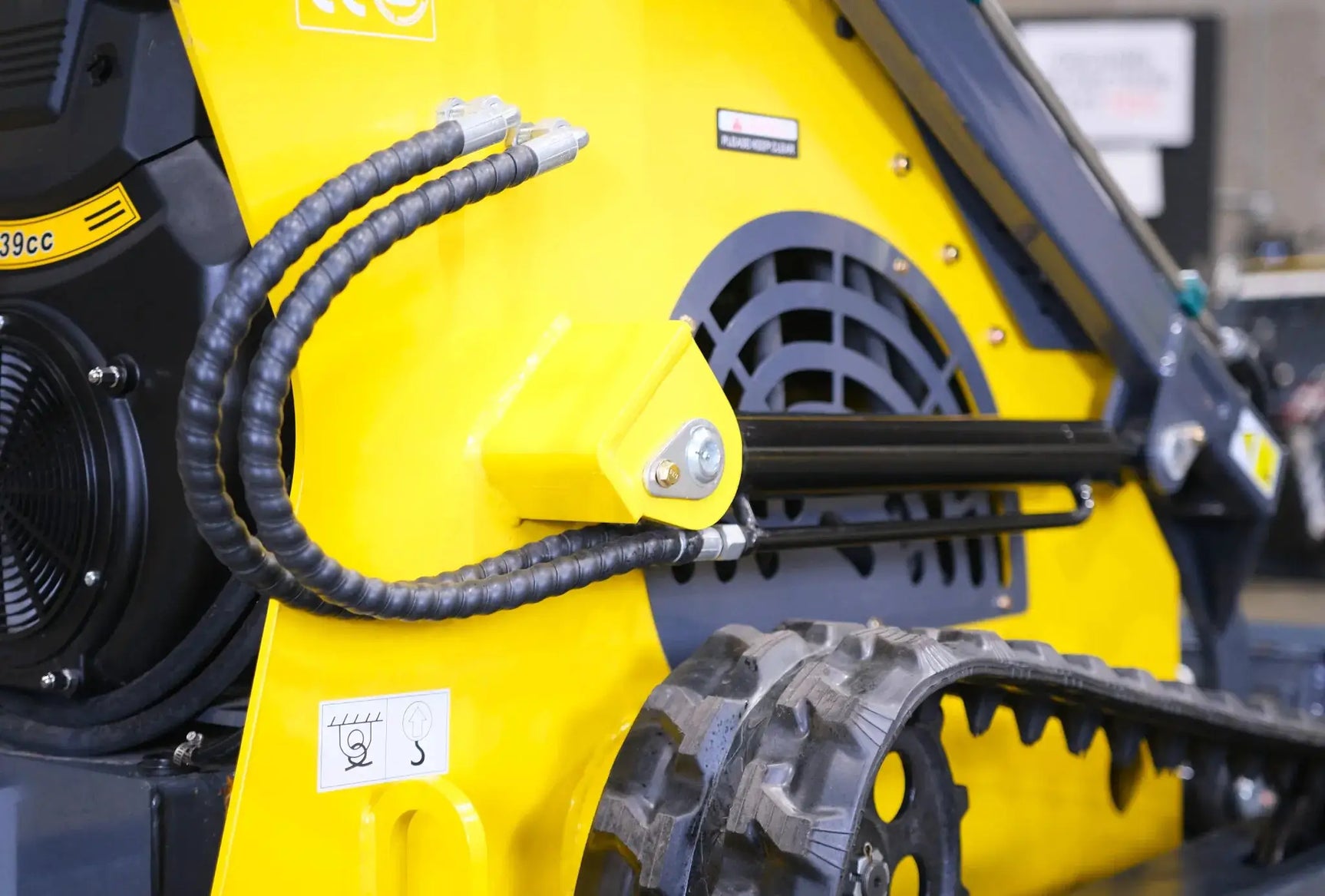 2026 STARVOX SV-480 MINI SKID STEER 23HP GAS by Starvox