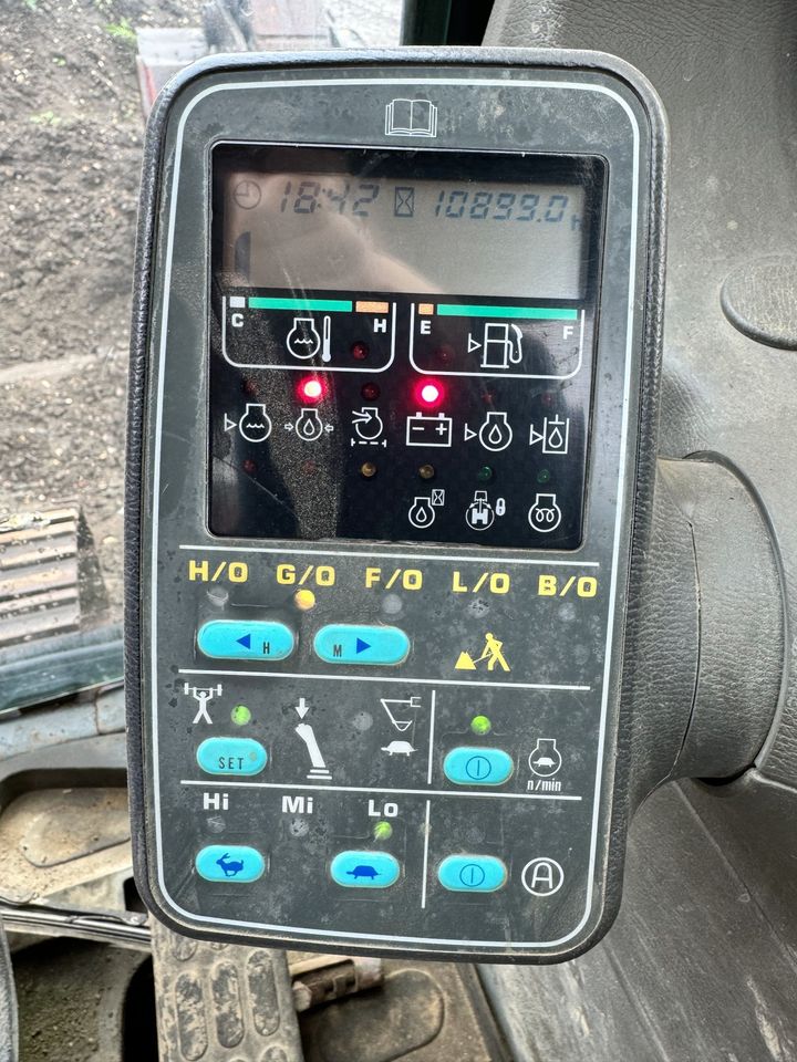 2000 Komatsu PC200LC-6 20-Ton Excavator