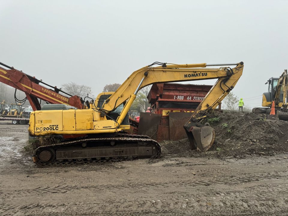 2000 Komatsu PC200LC-6 20-Ton Excavator