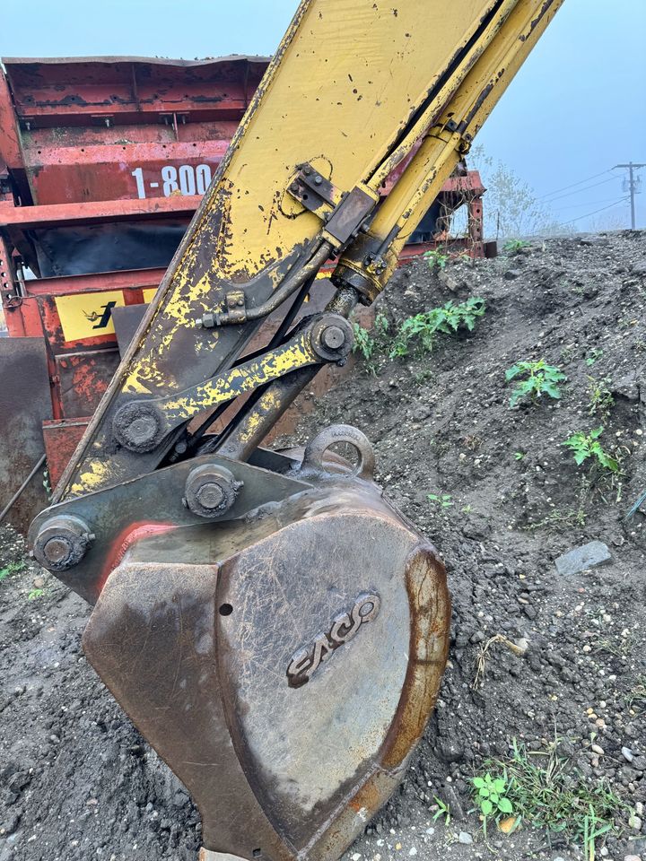 2000 Komatsu PC200LC-6 20-Ton Excavator