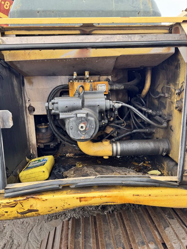 2000 Komatsu PC200LC-6 20-Ton Excavator