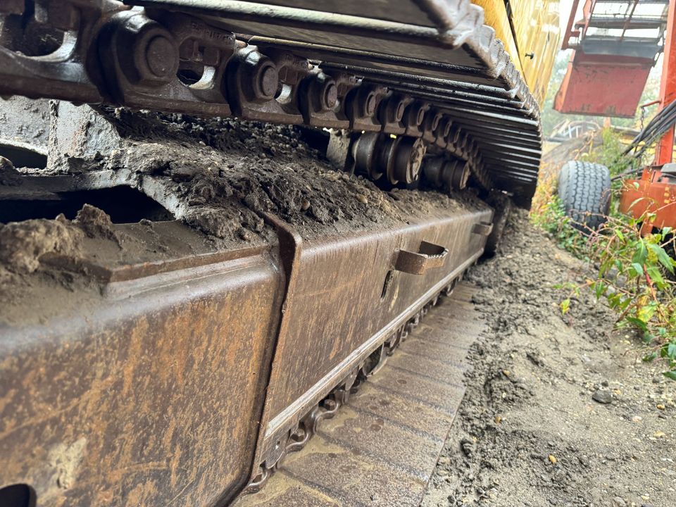 2000 Komatsu PC200LC-6 20-Ton Excavator