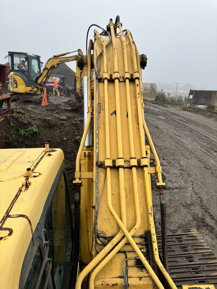 2000 Komatsu PC200LC-6 20-Ton Excavator