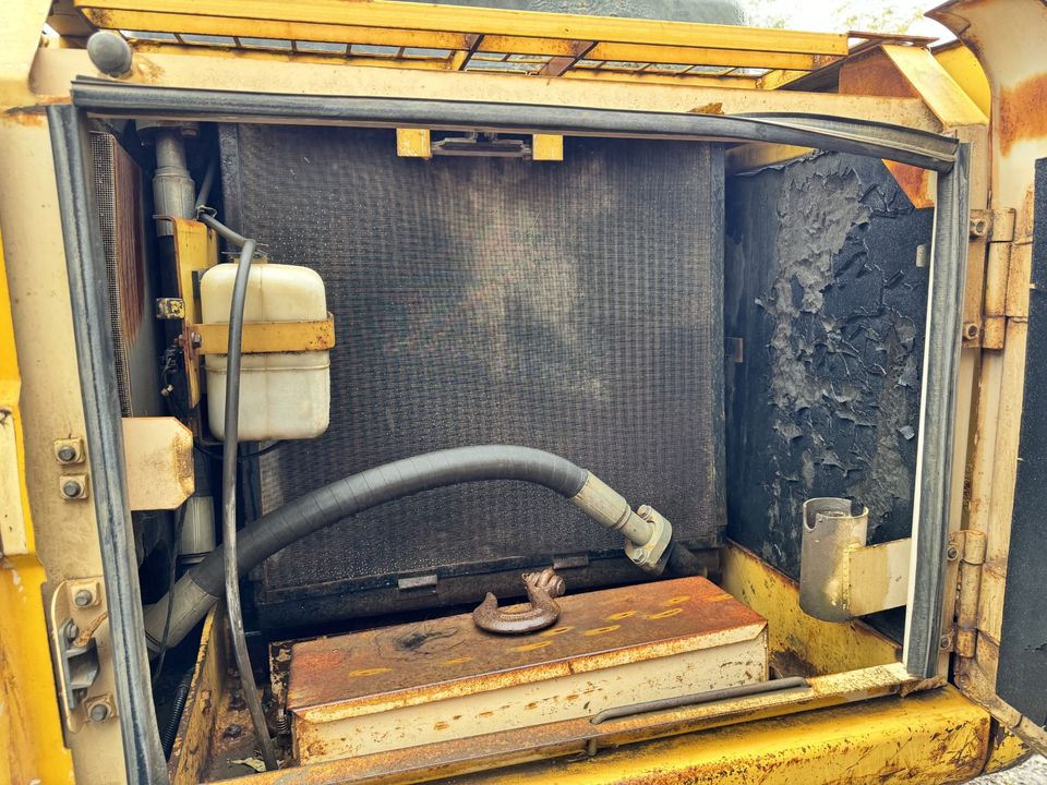 2000 Komatsu PC200LC-6 20-Ton Excavator