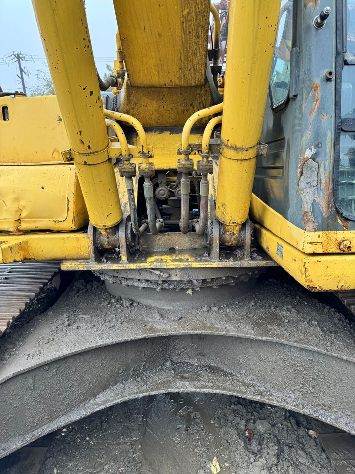2000 Komatsu PC200LC-6 20-Ton Excavator