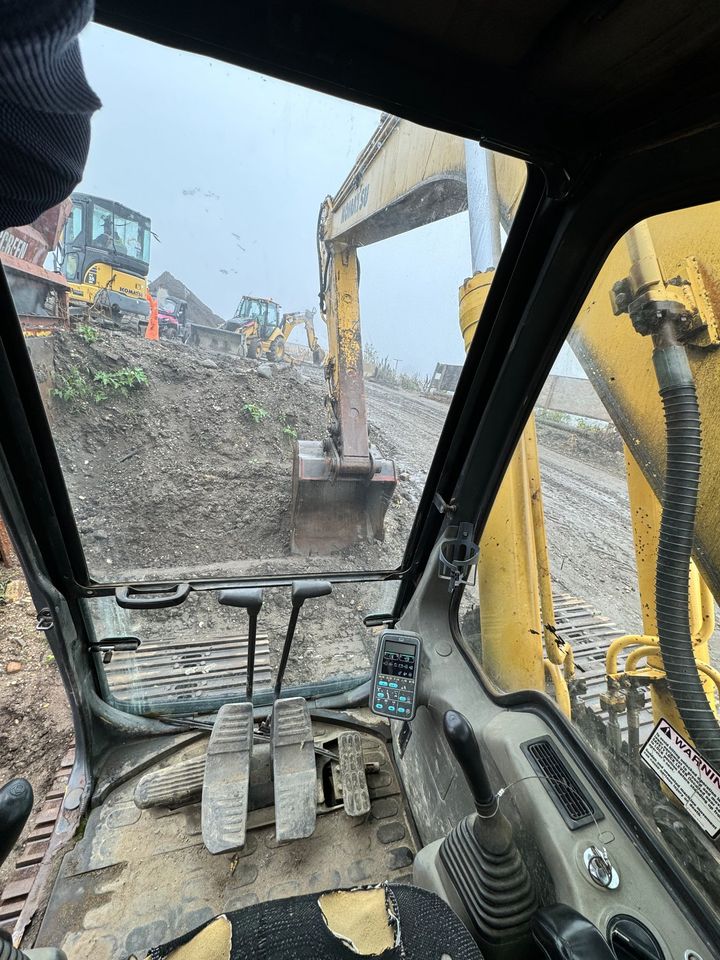 2000 Komatsu PC200LC-6 20-Ton Excavator