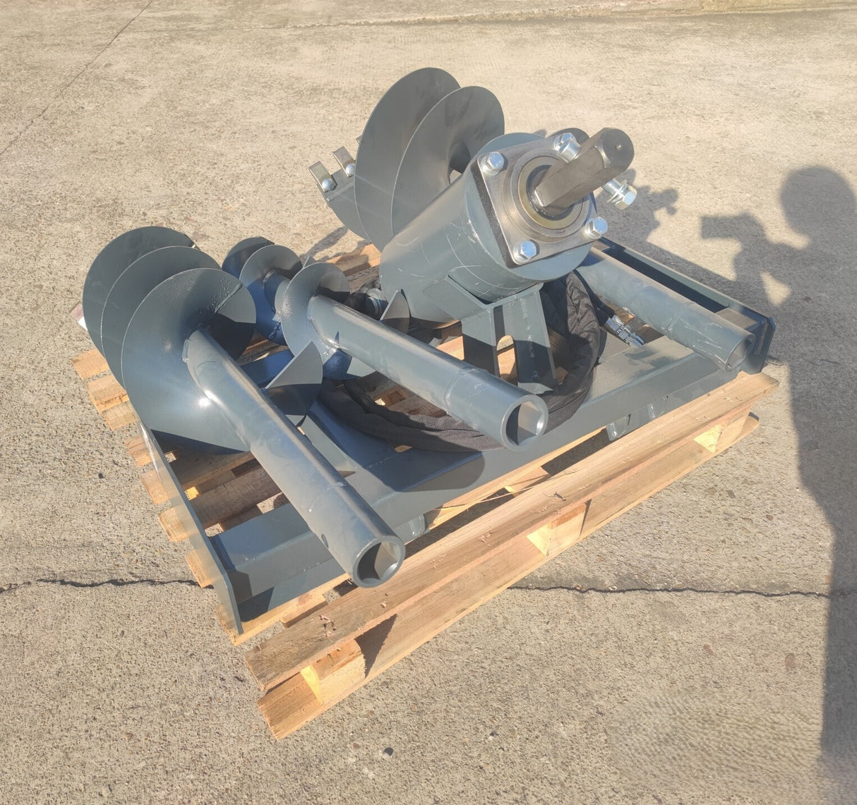 AUGER DRIVE ATTACHMENT FOR SKID STEER 3 BITS