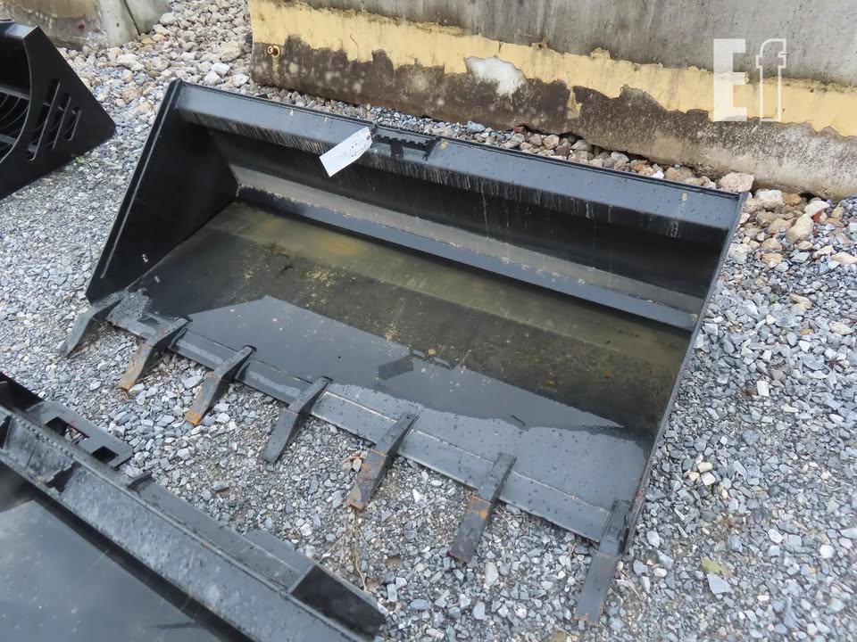 72" WILDCAT SKID STEER BUCKET WITH TEETH