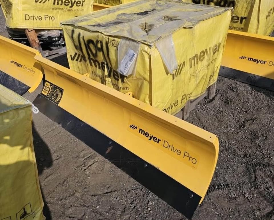 MEYER DRIVE 7' PRO SNOW PLOW