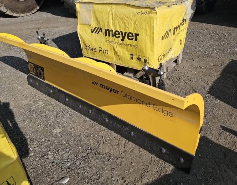 MEYER 7/5' DIAMOND EDGE SNOW PLOW FOR PICK UP TRUCK