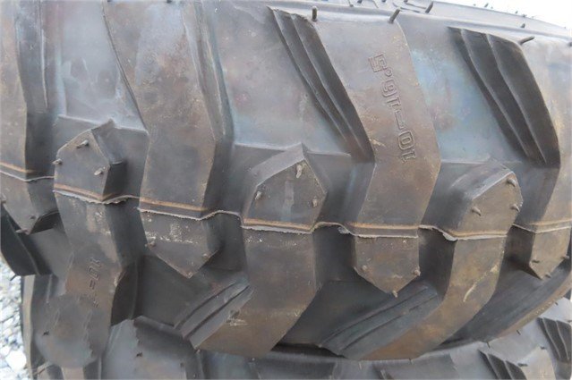 Wheel & Tires for CAT Skid Steer 10-16.5 Mounted