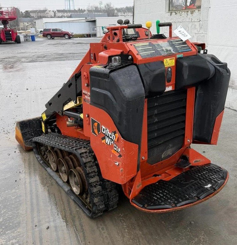 2018 DITCH WITCH SK1050 MINI SKID TRACK LOADER