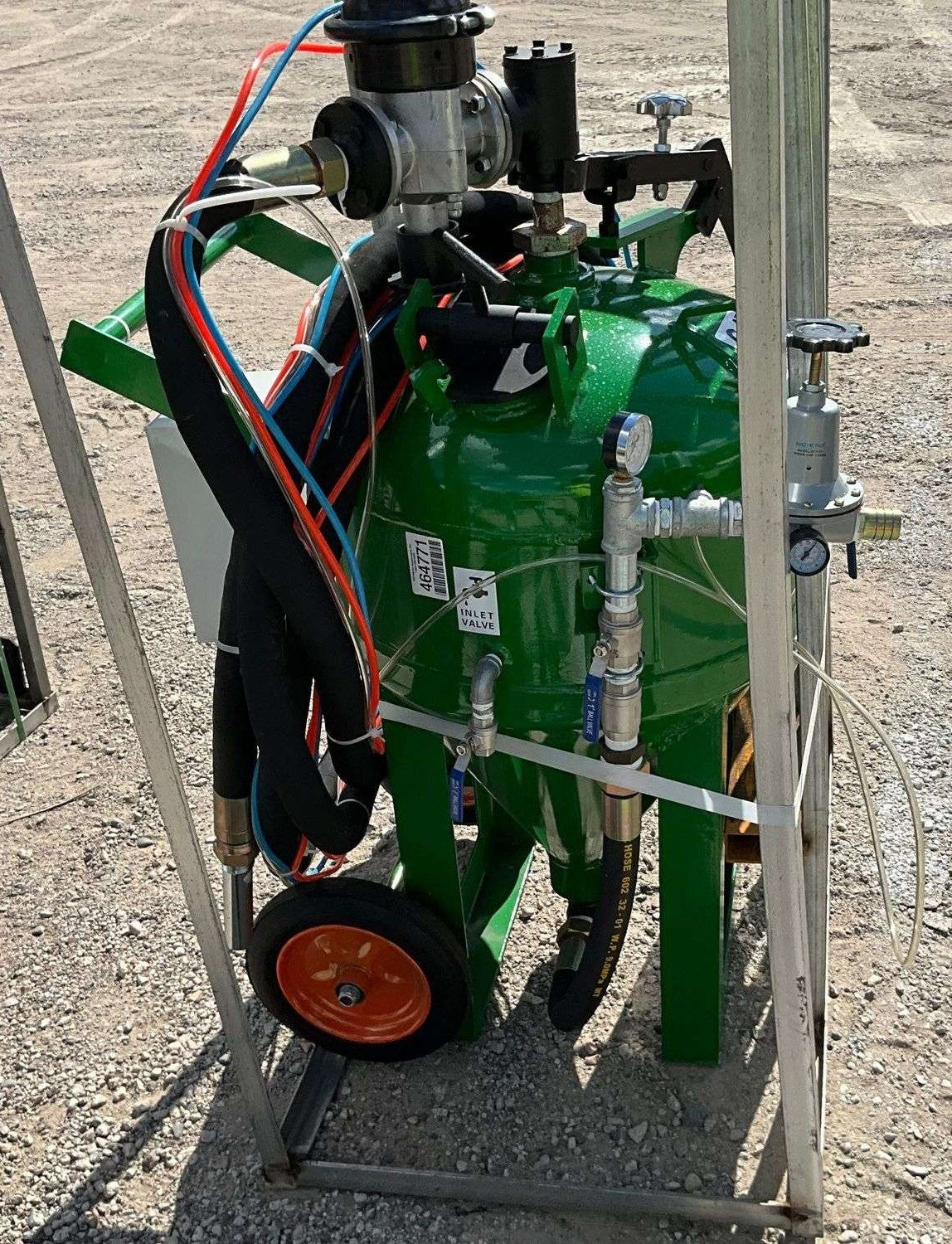 NEW JCT MOBILE DUSTLESS SAND BLASTER POT