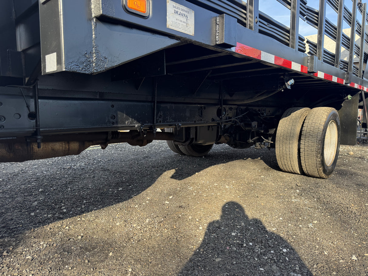 2012 FORD F550 STAKE BODY TRUCK WITH LIFT GATE