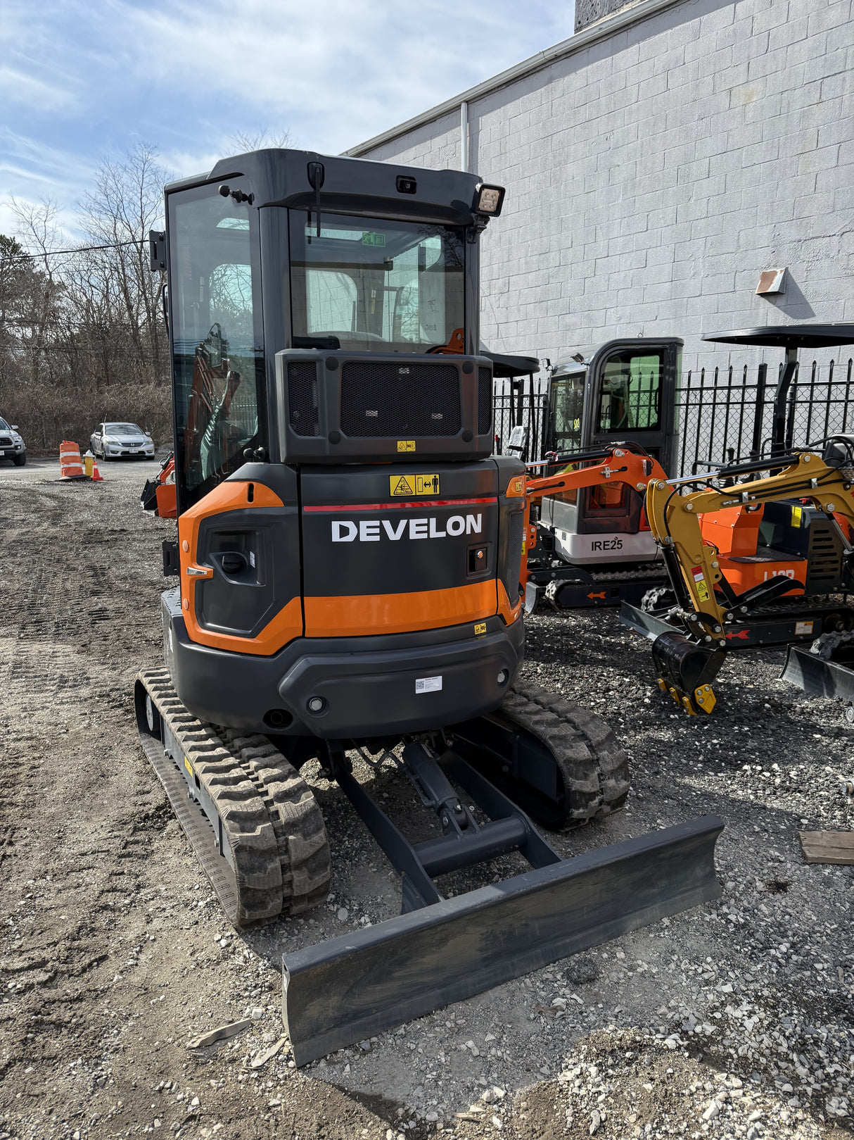 DEVELON DX27Z-7 Mini Excavator **LIMITED TIME $3000 REBATE**