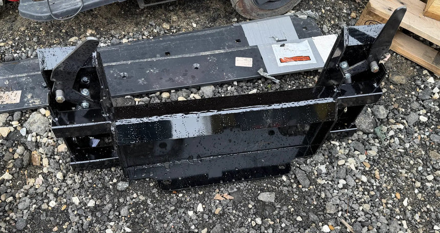 UNIVERSAL DINGO TO BOBCAT MT ADAPTER PLATE by Mid-Isle Equipment