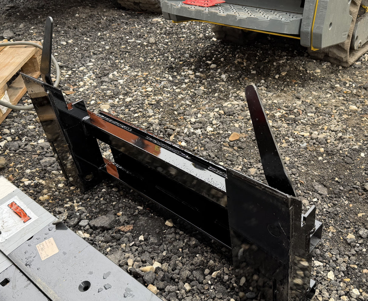 UNIVERSAL MINI SKID TO FULL SIZE SKID STEER ADAPTER