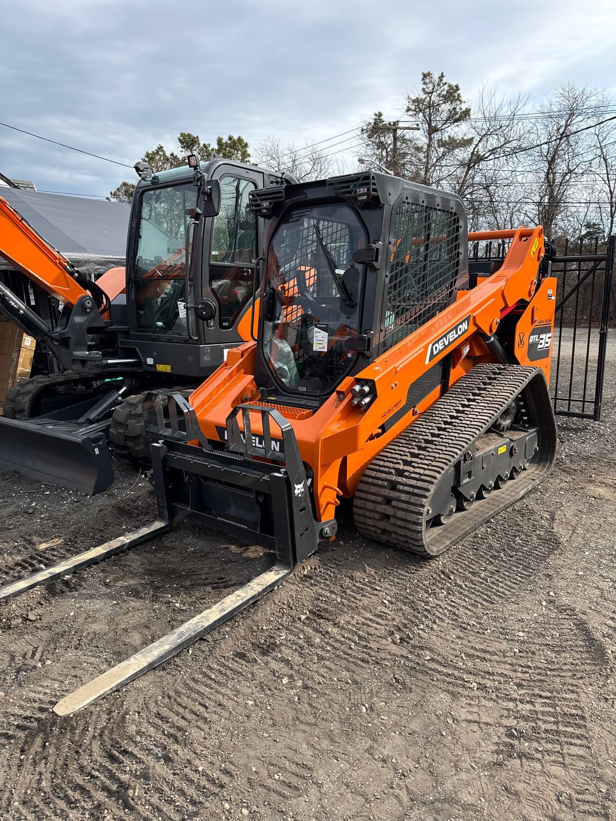 DEVELON DTL35 Compact Track Loader 115HP