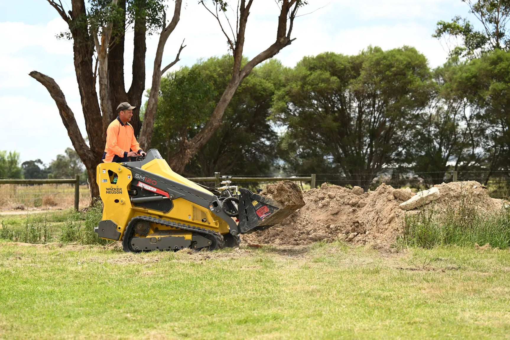 2026 Wacker Neuson Mini Skid Track Loader SM120 PRODUCTIVITY PACKAGE by Wacker Neuson