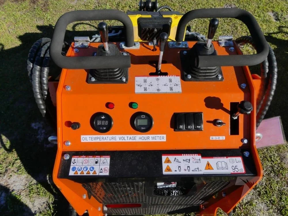 2026 AGT YF-380 MINI SKID TRACK LOADER