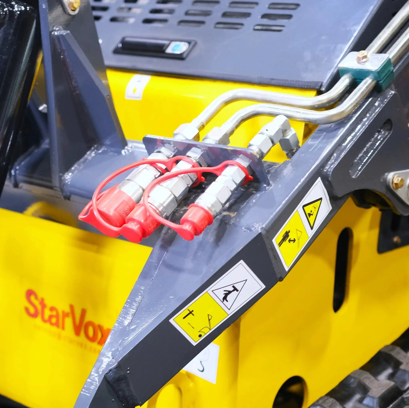 2026 STARVOX SV-480 MINI SKID STEER 23HP GAS by Starvox