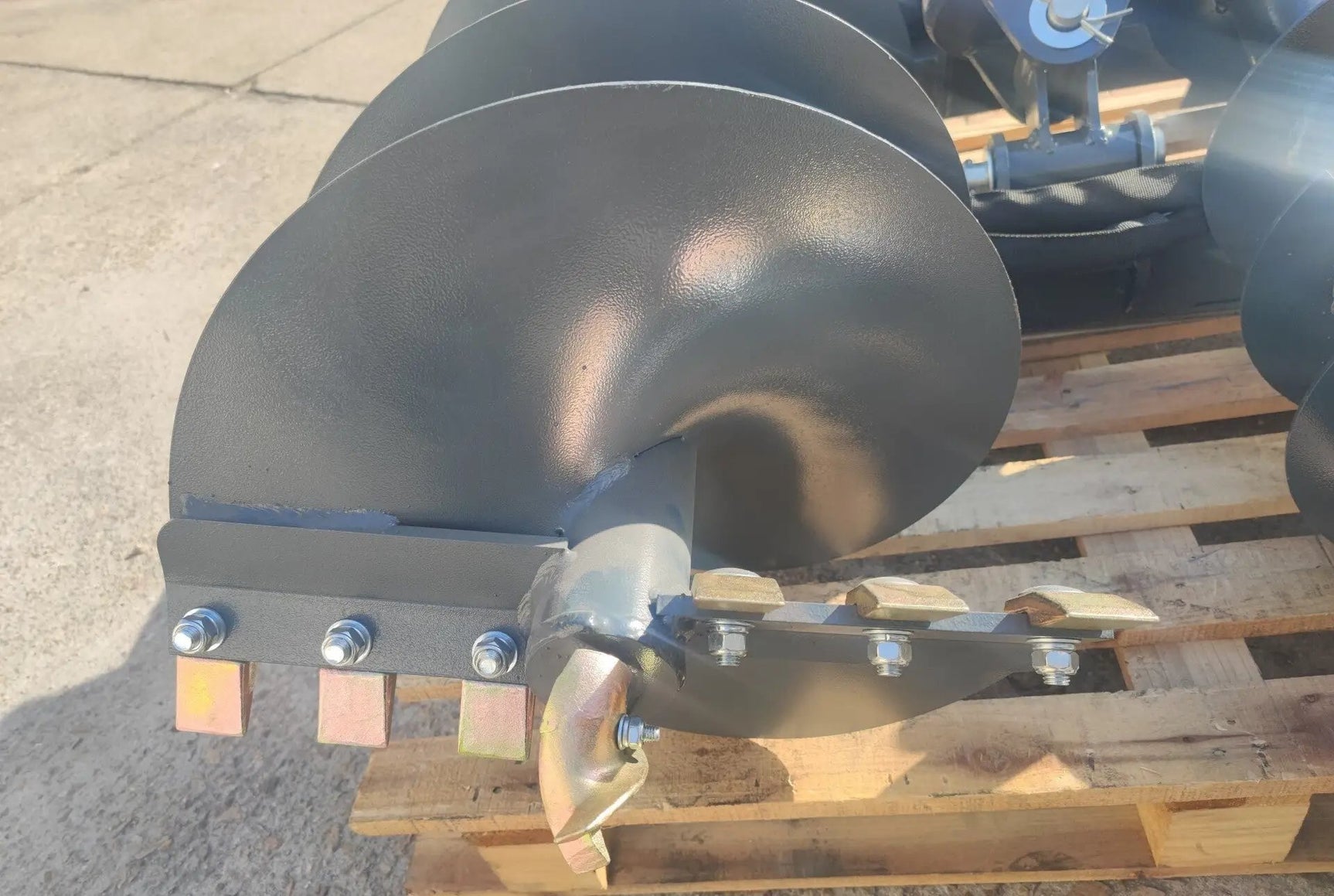 AUGER DRIVE ATTACHMENT FOR SKID STEER 3 BITS by Handy