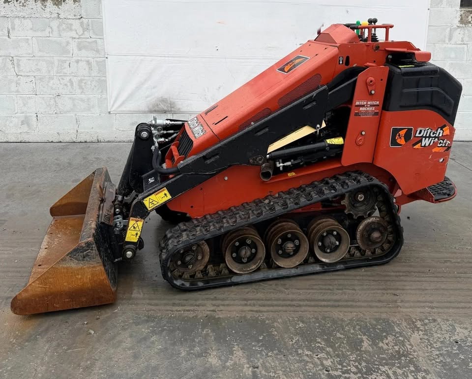 2018 DITCH WITCH SK1050 MINI SKID TRACK LOADER