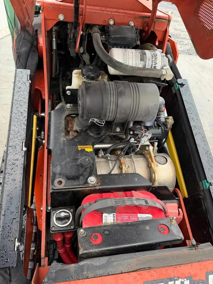 2018 DITCH WITCH SK1050 MINI SKID TRACK LOADER