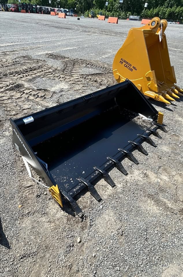 NEW 84" SKID STEER BUCKET WITH TEETH & CUTTERS