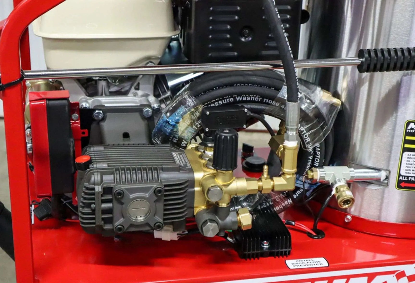MAGNUM 4000 SERIES GOLD HOT PRESSURE WASHER by Magnum