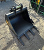 Excavator bucket Trojan 24-inch for 3.5-ton machines, black steel with quick-attach pins (CAT 303/304, JD 35).