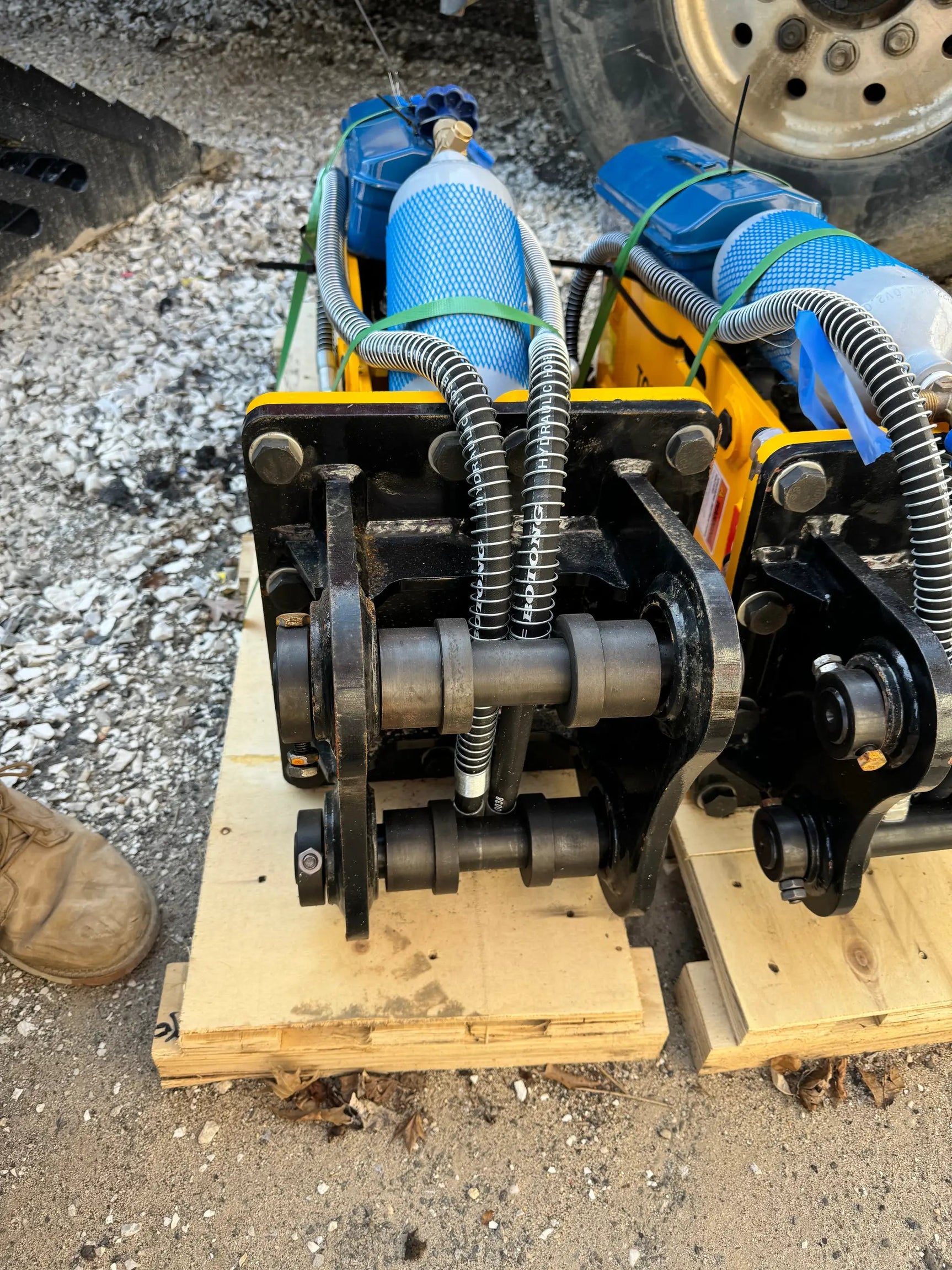 TOFT 530 HAMMER BREAKER ATTACHMENT FOR EXCAVATOR CAT 303 JD 35 by Toft