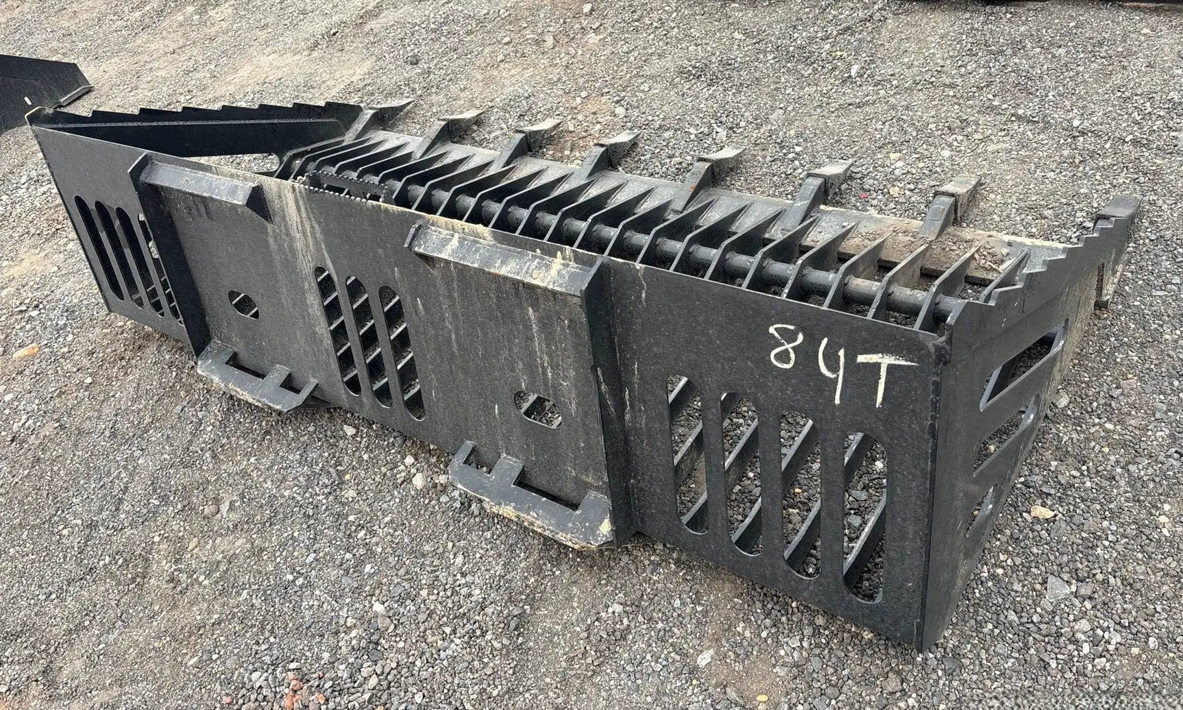 Rock skeleton bucket, Wildcat 84-inch, with teeth for skid steer