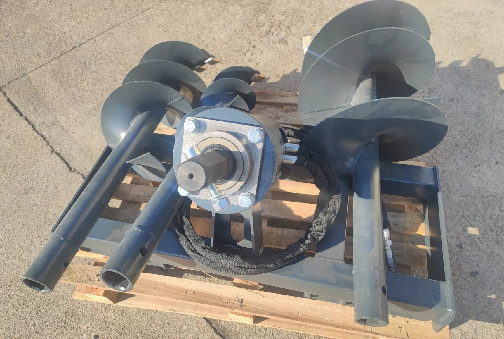 AUGER DRIVE ATTACHMENT FOR SKID STEER 3 BITS by Handy