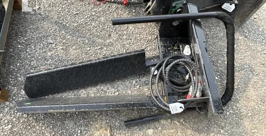 HYDRUALIC TREE FORK FOR MINI SKID STEER by Future