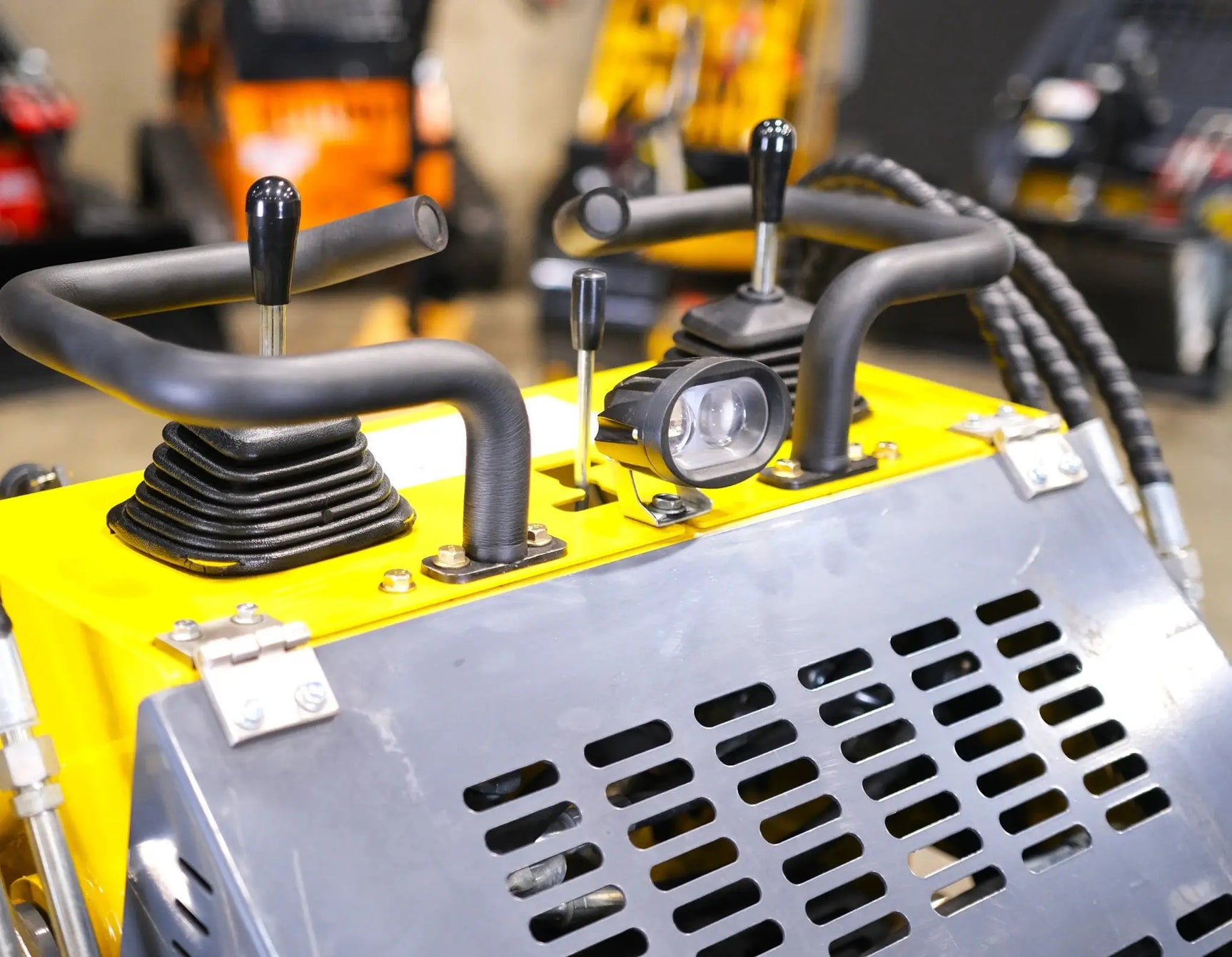 2026 STARVOX SV-480 MINI SKID STEER 23HP GAS by Starvox